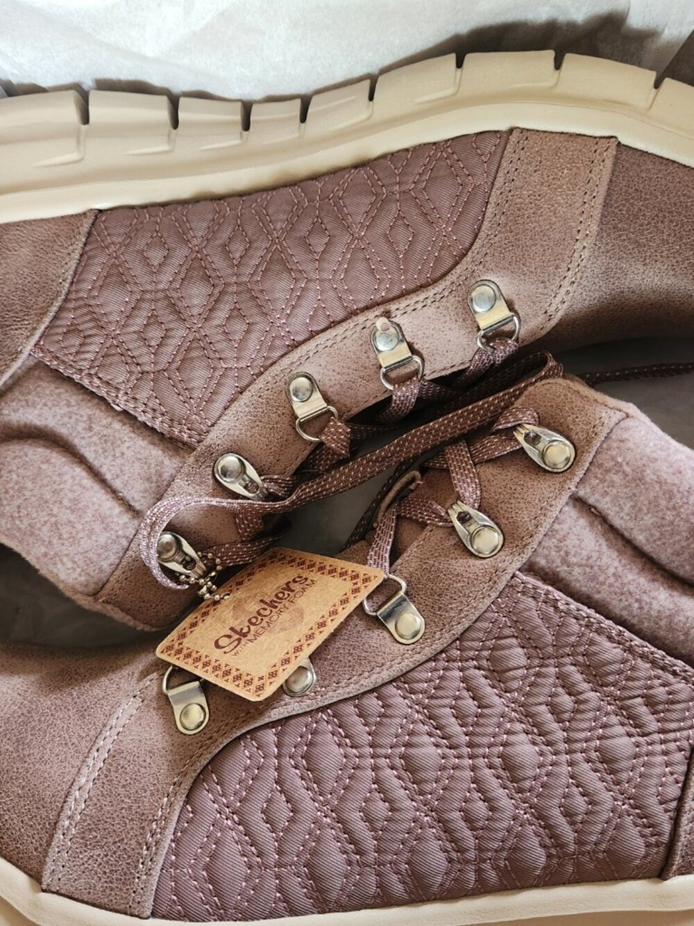 Skechers Synergy Quilt Hiker boots. NIB. Mauve. Size 10